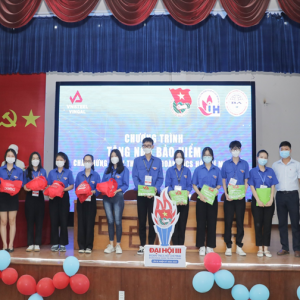 VINGAL-VNSTEEL trao tặng nón bảo hiểm cho sinh viên “Nhân kỷ niệm 91 năm ngày thành lập  Đoàn TNCS Hồ Chí Minh”
